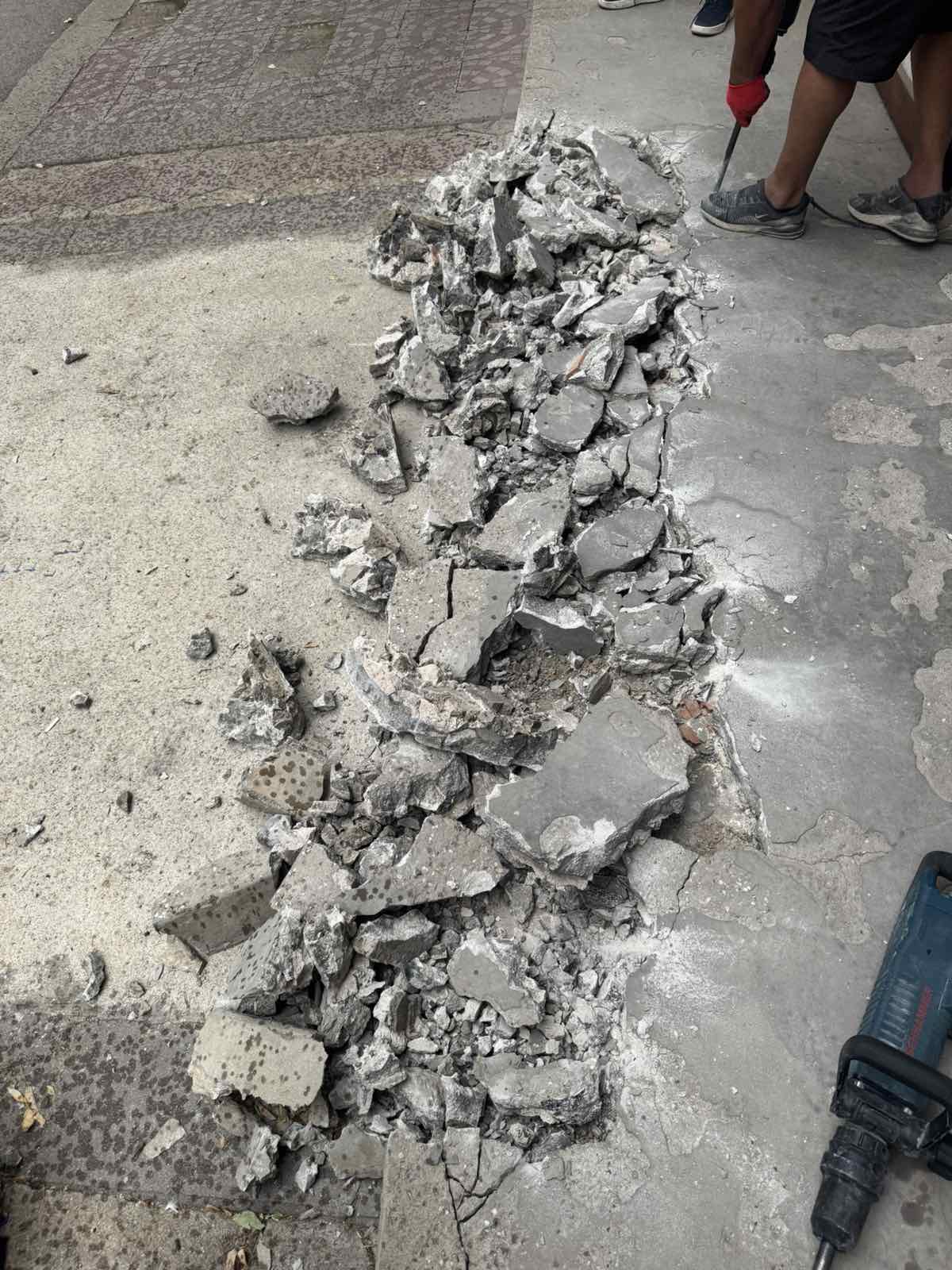 Къртене на баня преди основен ремонт и преустройство